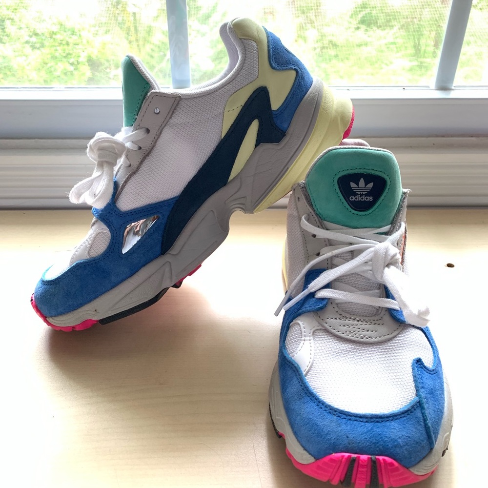 Adidas falcons size 9